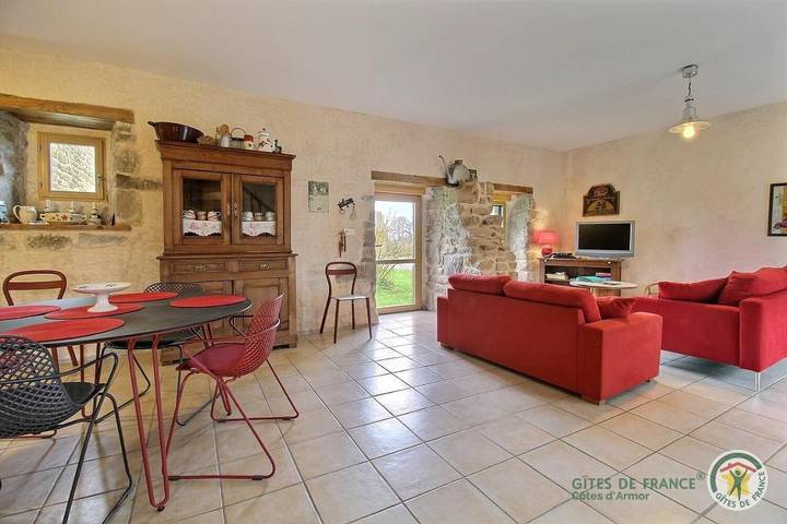 Location de vacances pour 5 personnes, avec Terrasse ainsi que Jardin et Vue à Cohiniac
