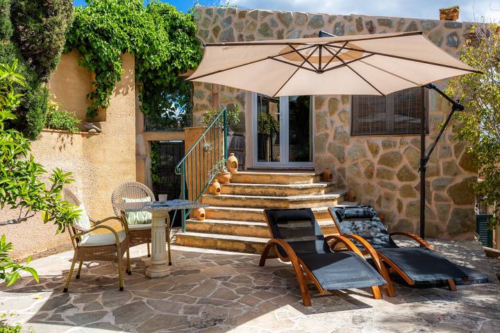 Vakantieappartement 'Junior Suite Adults Only Mallorca' met bergzicht, gedeeld zwembad & wifi in Manacor, Oost Mallorca