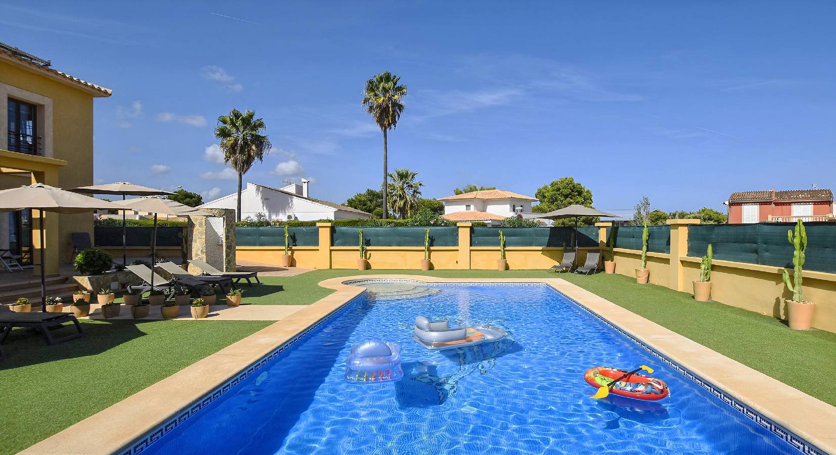 Bonita villa con piscina cerca de la playa in Sa Coma, San Lorenzo de Cardessar