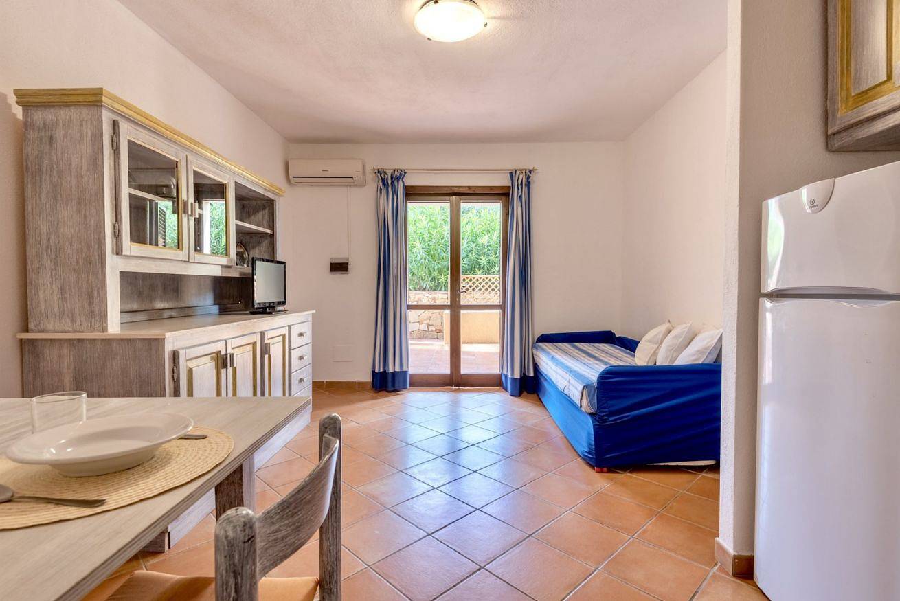 Appartamento intero, Baia de Bahas Bilocale 4 posti letto, con A.C, a pochi passi dal mare in Villaggio Marineledda, Golfo Aranci