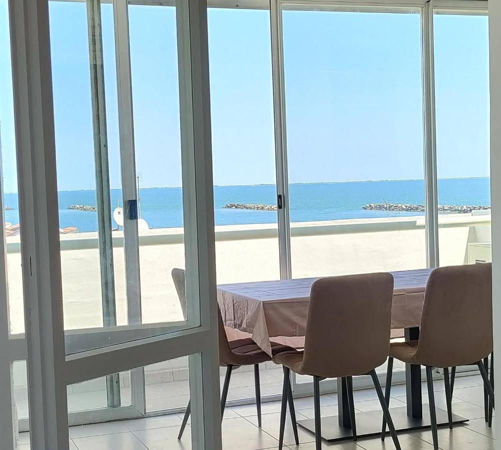 Ganze Wohnung, Two-Bedroom Apartment with Sea View in Comacchio, Ferrara Provinz