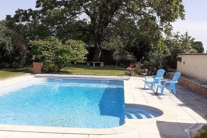 Location de vacances pour 4 personnes, avec Jardin dans Ambutrix