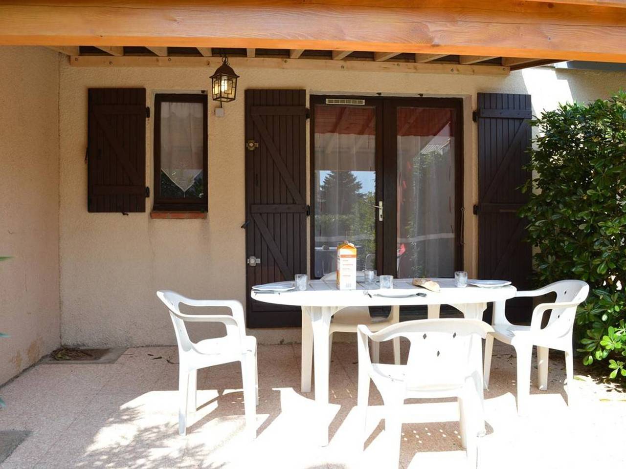 Gemütliches Ferienhaus mit Pool, 700m vom Strand, 1 Sz + Mezzanin, Terrasse, Parkplatz in Saint Pierre la Mer, Fleury