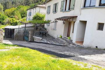 Gîte pour 5 personnes, avec jardin à Saumane