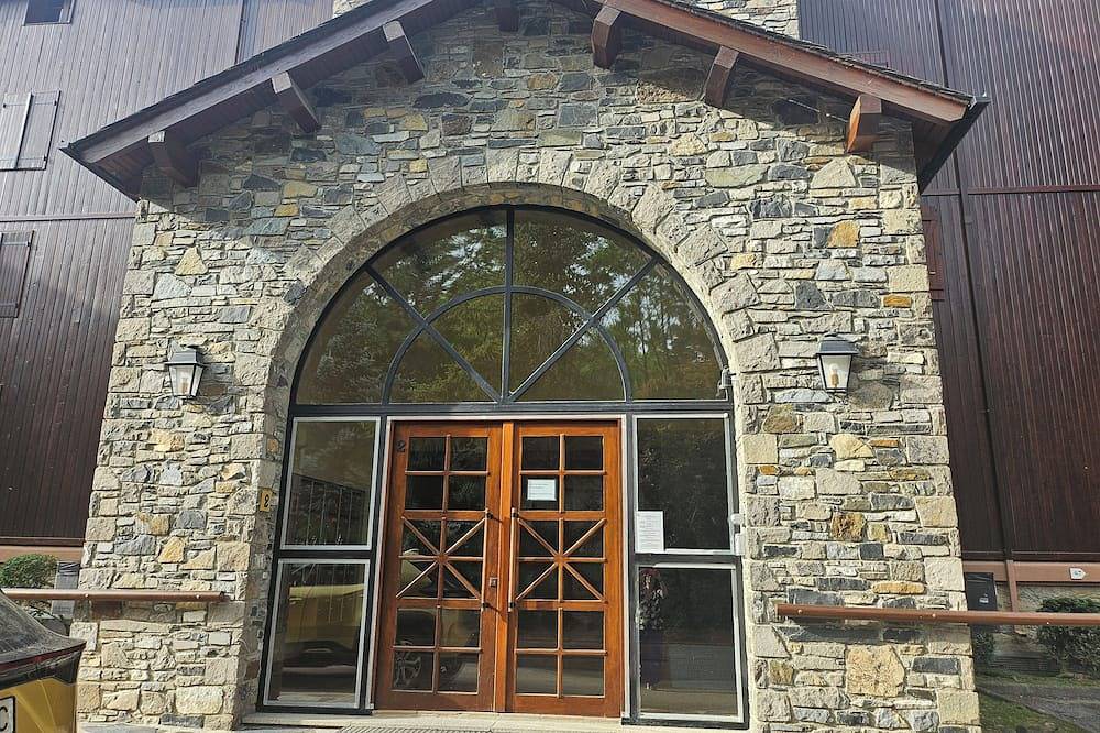 Entire apartment, La Dolce Vita in Enveitg, Prades region