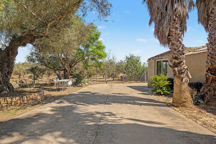 Country House 'Ca Lo Maraco' with Mountain Views, Private Garden, and Wi-Fi in Aldover, Terres de l'Ebre