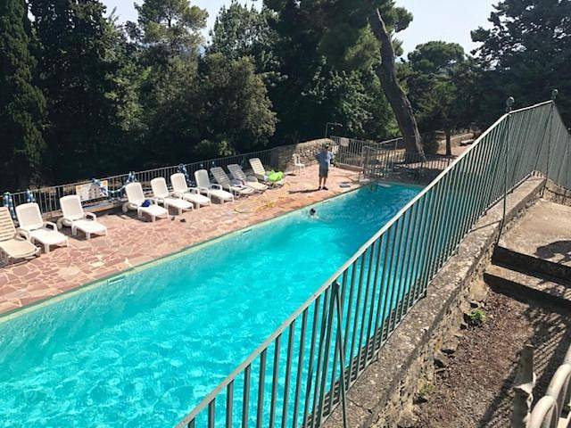 Location de vacances pour 15 personnes, avec piscine et terrasse à Trausse - 4