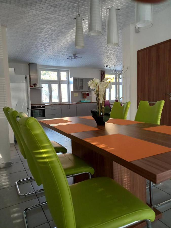 Apartament wakacyjny dla 4 osób, z Taras i Ogród oraz Basen i Widok w Mikulov