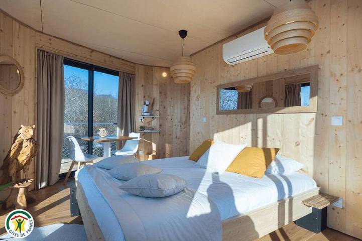 Location de vacances pour 2 personnes, avec piscine et sauna ainsi que jacuzzi et balcon à La Côte-Saint-André - 3