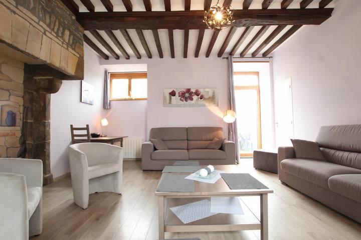 Gîte pour 12 personnes, avec Terrasse et Jardin dans La Ronde-Haye