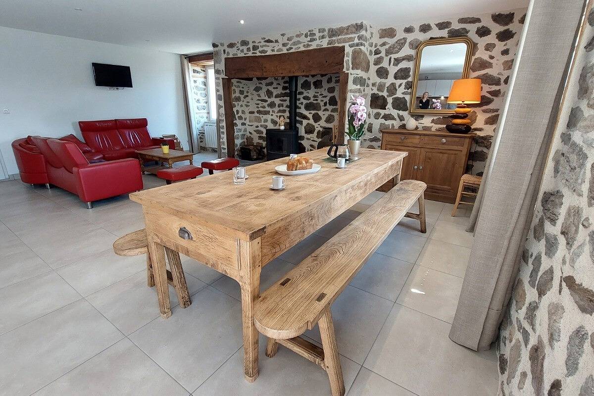 Gîte vue lac dans le cantal pour 8 personnes in Champs-sur-Tarentaine-Marchal, Parc naturel régional des Volcans d'Auvergne