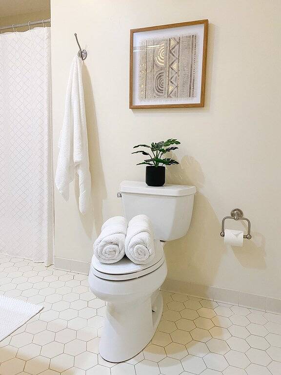 Lake Toxaway Golf Course/Walk to Marina! 4 Bedrooms, 4 Bathrooms $350/night in Lake Toxaway