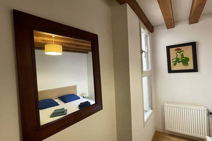 Apartamento entero, Le Saint-Nicolas-Apartamento-Firma-Baño en la habitacion-Vista a la Ciudad in Auxerre, Auxerre region