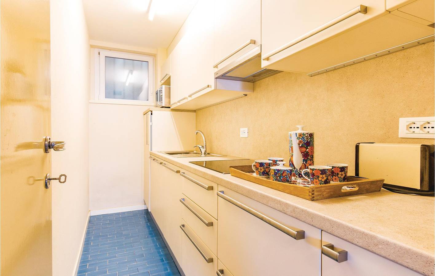 Ganze Ferienwohnung, Rückzugsort am See: Appartement mit Terrasse & Parkplatz in Porto Valtravaglia, Lago Maggiore (Lombardei)