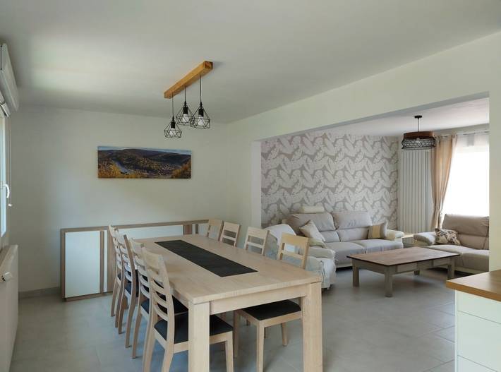 Gîte pour 4 personnes, avec Balcon ainsi que Terrasse et Jardin à Monthermé