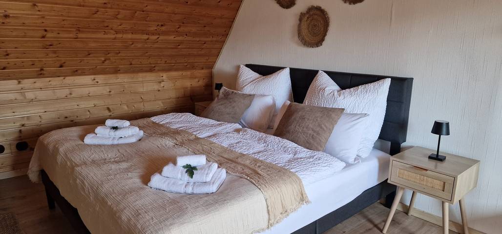Ferienhaus 'M B Homes Albstadt' mit Bergblick, privater Terrasse und Wlan und Einzelzimmer in Albstadt, Neckar-Alb