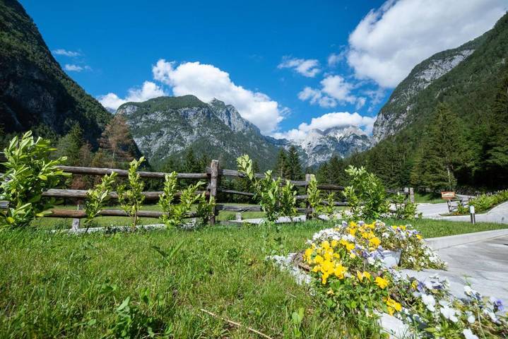 Ferienwohnung für 2 Personen, mit Terrasse und Ausblick in Bovec - 2