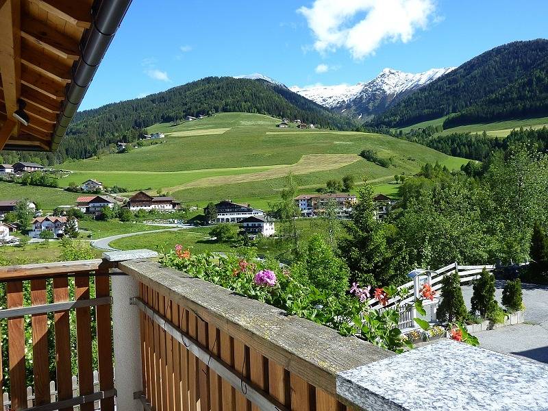 Appartamento intero, Appartamento "Treyer 6 Typ B" con vista sulle montagne, Wi-Fi, balcone e giardino in Terento, Dolomiti Superski