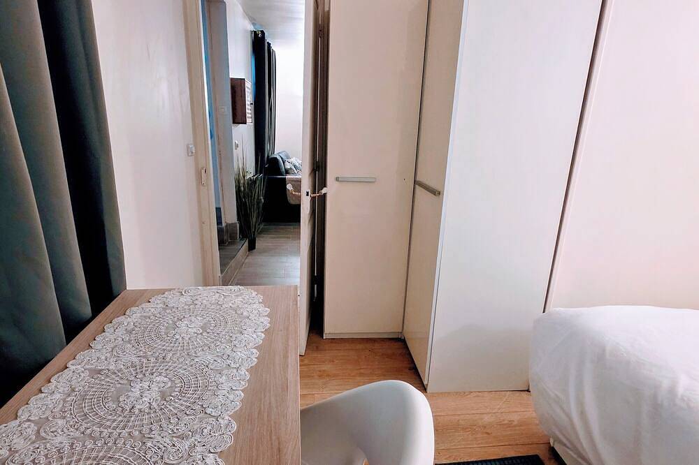 Entire apartment, 2 pieces Metro close code access in Asnières-sur-Seine, Hauts-de-Seine