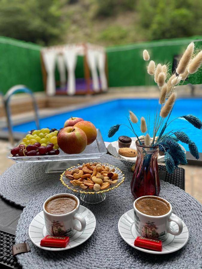Alojamiento y desayuno para 4 personas, con piscina y jardín además de vistas al lago y vistas - 1