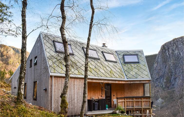 Ferienhaus für 9 Personen, mit Ausblick und Garten sowie Terrasse, mit Haustier in Suldal