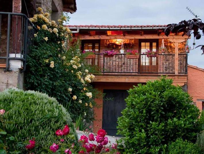 Casa rural para 4 personas, con terraza además de vistas y jardín, Se admiten mascotas en Montaña de Luna - 2