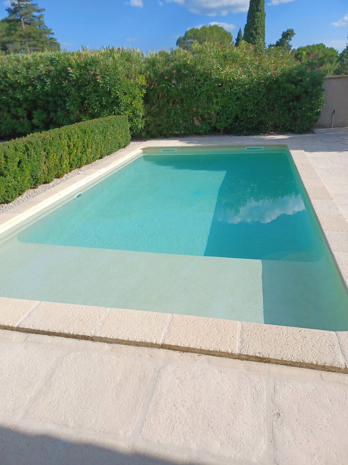 Chambre d’hôtes « Dans un joli village provençal » avec Wi-Fi in Saint-Hilaire-d'Ozilhan, Région de Nîmes