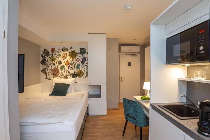 Hotel for 2 people, with Balcony and Terrace as well as Yard in Vienna