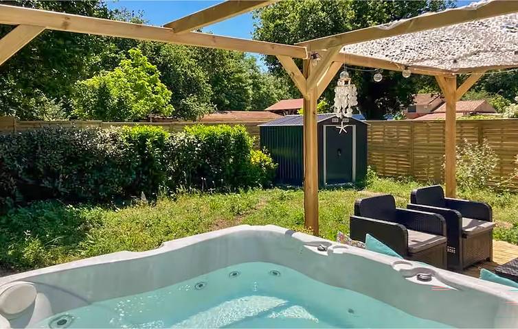 Location de vacances pour 8 personnes, avec jardin et terrasse à Vensac - 2