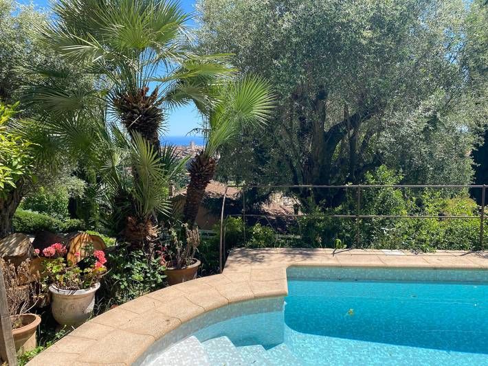 Location de vacances pour 4 personnes, avec terrasse ainsi que jardin et piscine à Vence - 2