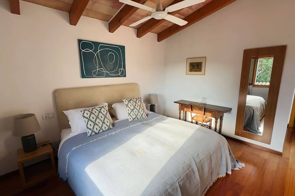 Beautiful country finca with saltwater pool and spectacular views in Alaró, Majorca Center