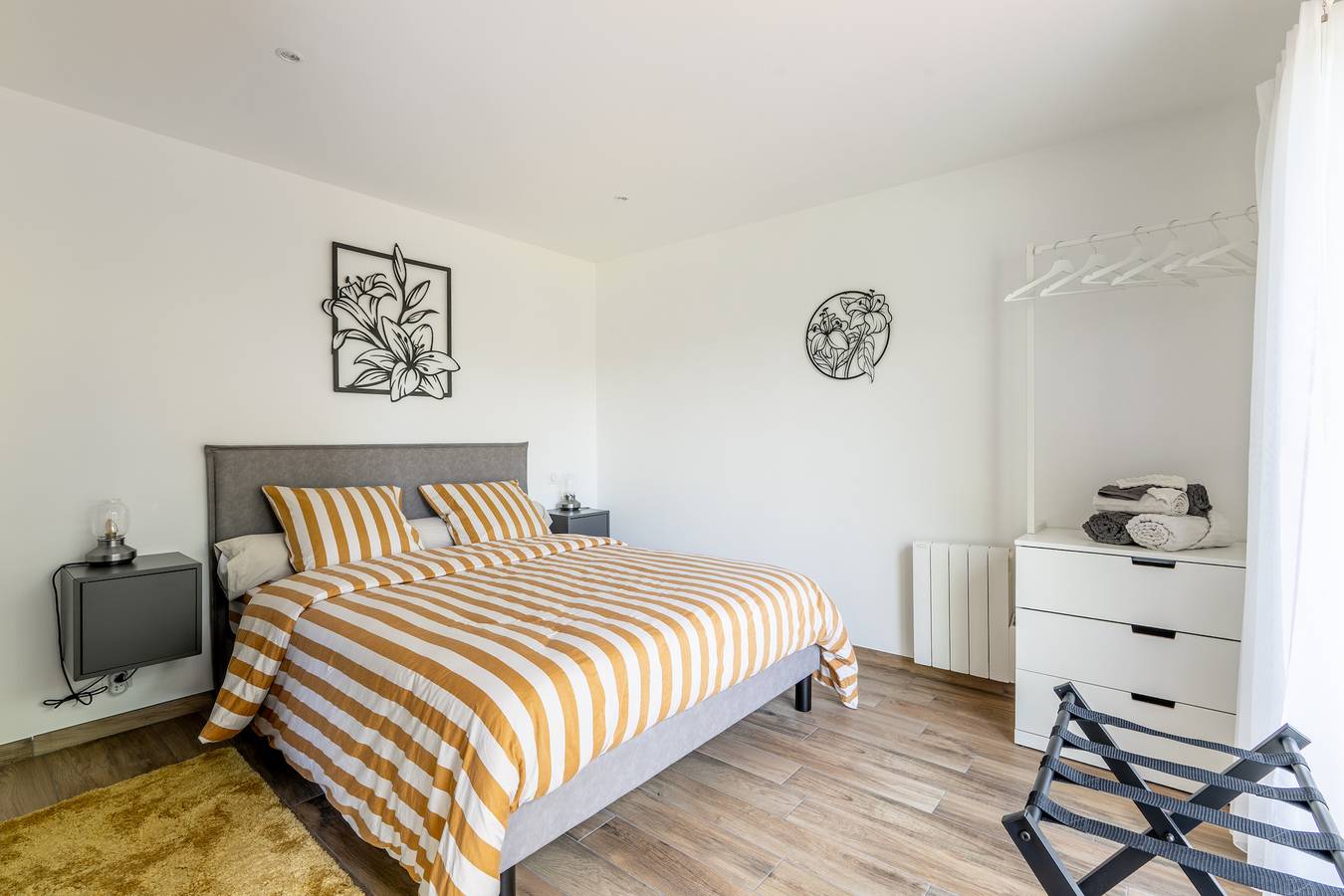 Alojamiento y desayuno 'Kerwall - Chambres Familiales' con piscina compartida in Malville, Valle del Loira