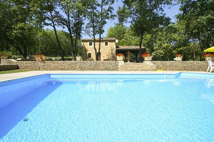 Location de vacances pour 2 personnes, avec Jacuzzi ainsi que Terrasse et Jardin à Sainte-Foy-de-Longas