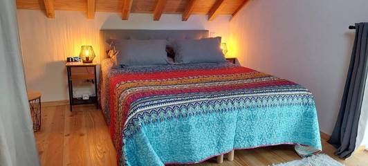 Chambre d’hôte pour 2 personnes, avec jardin ainsi que vue et terrasse à Piégut-Pluviers