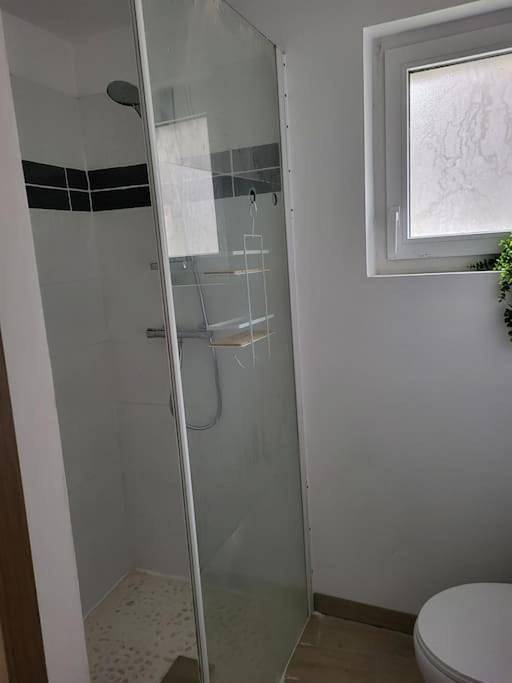 Location de vacances pour 2 personnes, avec Terrasse ainsi que Jardin et Vue à Le Trévoux - 3