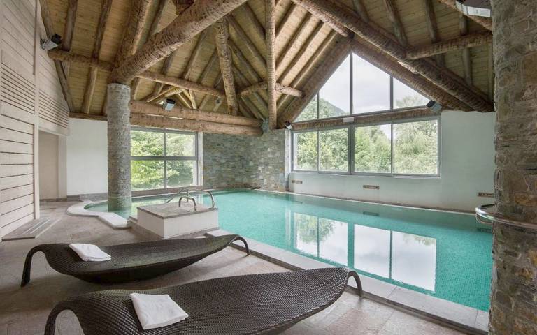 Appart’hôtel pour 4 personnes, avec piscine ainsi que jardin et terrasse, animaux acceptés