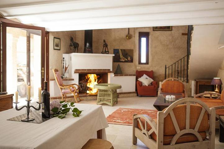 Casa rural para 7 personas, con piscina además de jacuzzi y jardín en Provincia de Cuenca