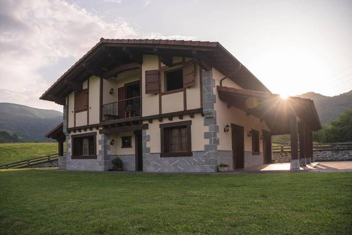 Casa rural para 9 personas, con Balcón y Jacuzzi además de Terraza y Jardín en Guipúzcoa