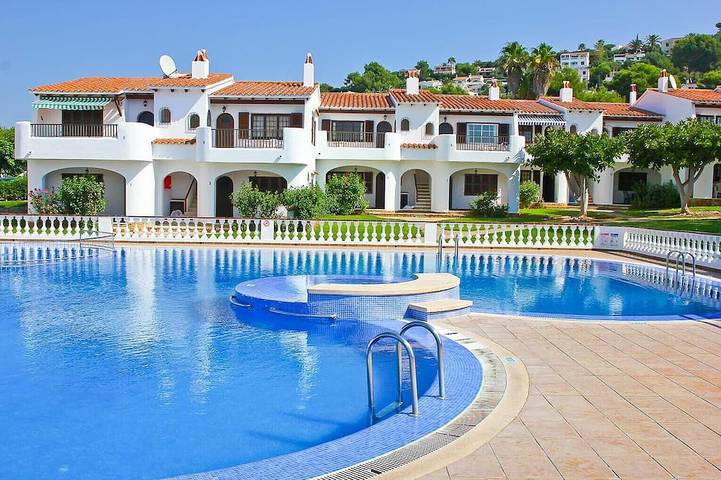 Apartment for 4 people, with pool and terrace as well as garden in Platja Son Bou
