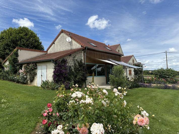 Gîte pour 4 personnes, avec piscine ainsi que terrasse et jardin dans Louchy-Montfand