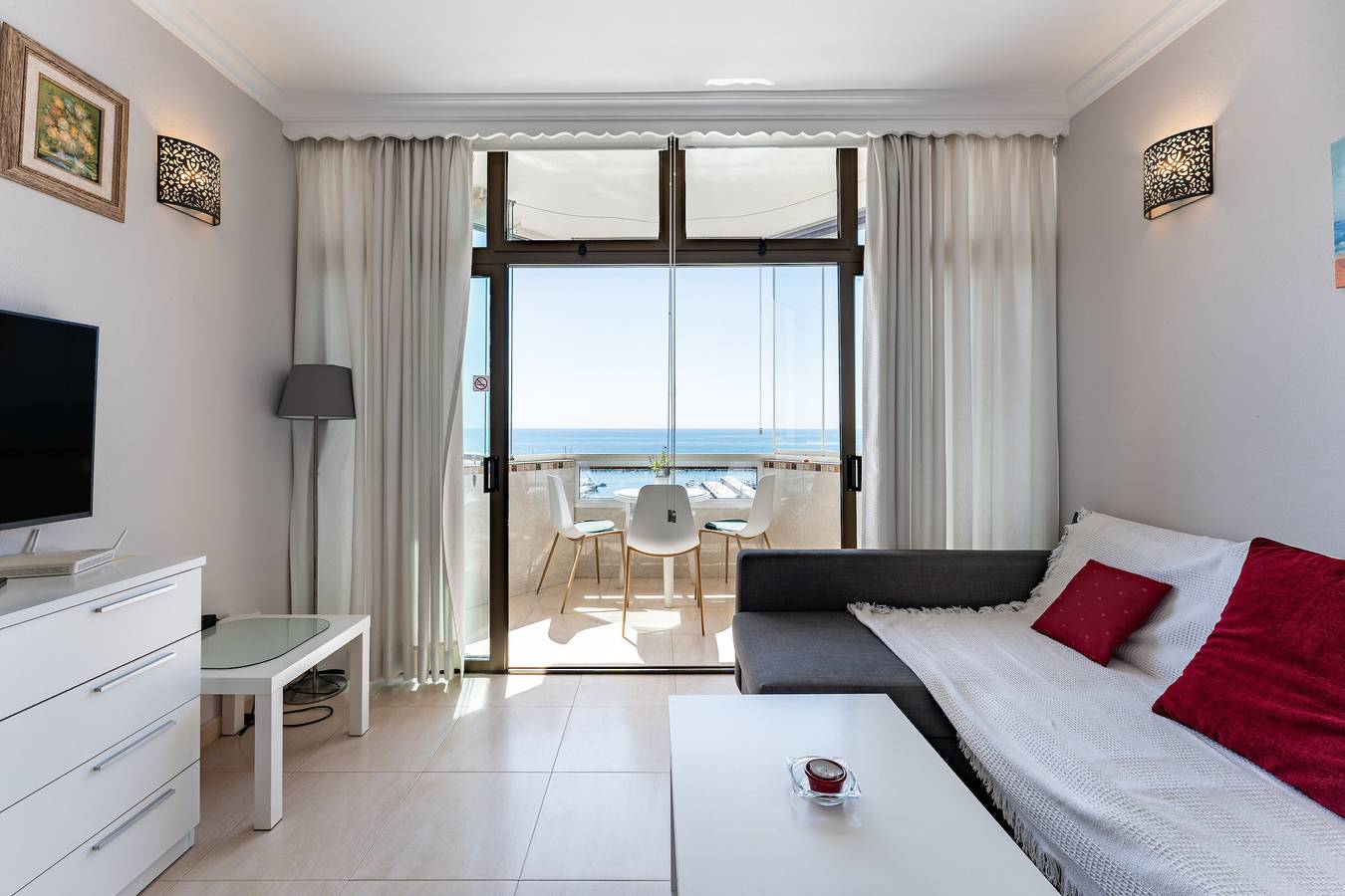 Entire apartment, 'Stunning Marina View Apartment' with Wi-Fi in Fuengirola Centre, Fuengirola
