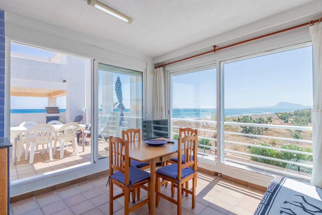 Ganze Wohnung, Strandapartment mit Meerblick, Terrasse und Wlan in Oliva, Costa de Valencia