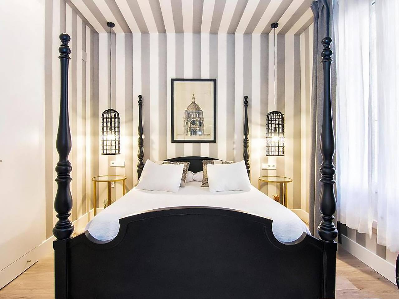 Entire vacation apartment, The Elegant Suite in Centro-Sagrario, Granada