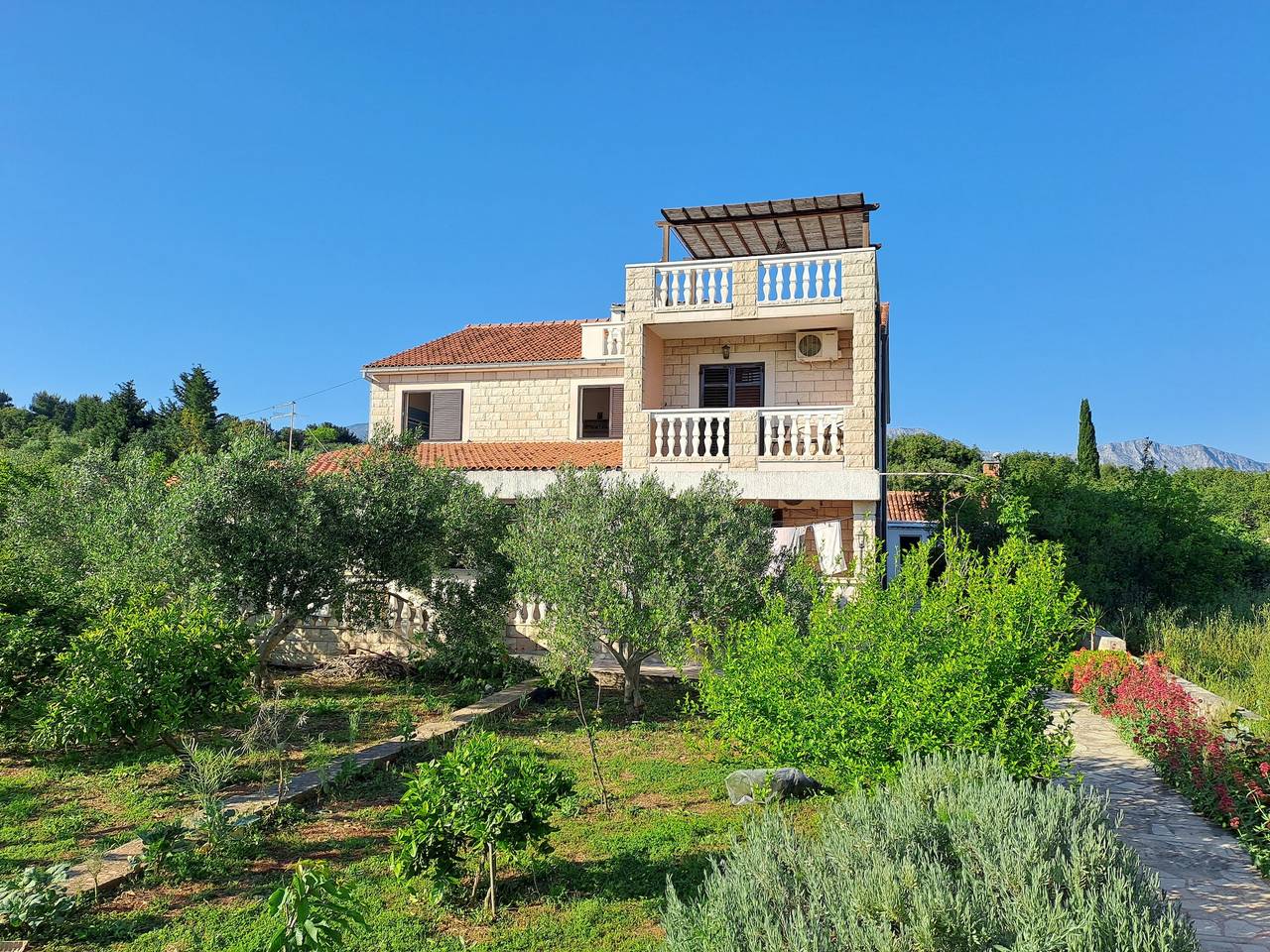Ganze Wohnung, 4-Zimmer-Ferienwohnung mit Terrasse und Meerblick Sucuraj, Hvar A-24563-a in Sucuraj, Hvar