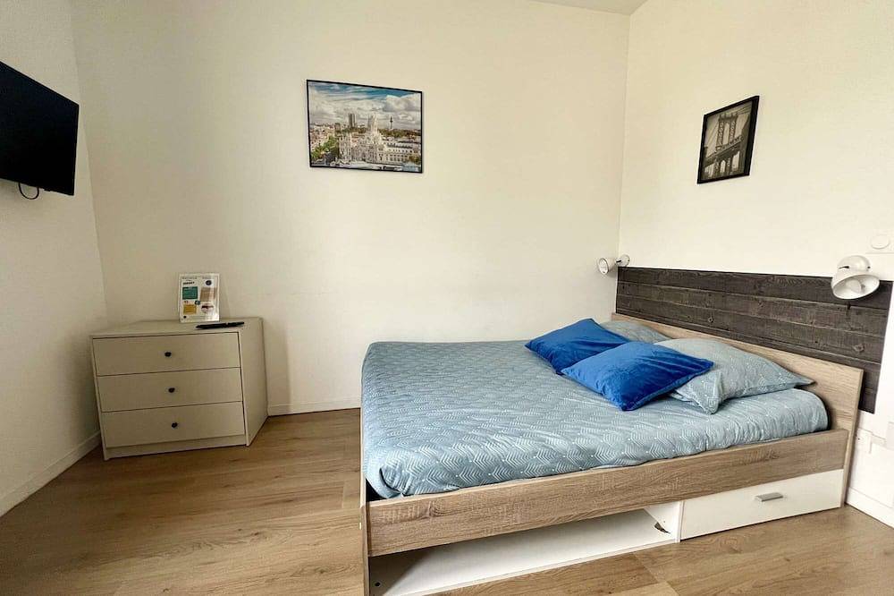 Entire apartment, Charmant studio terrasse en centre-ville in Châtellerault, Vienne