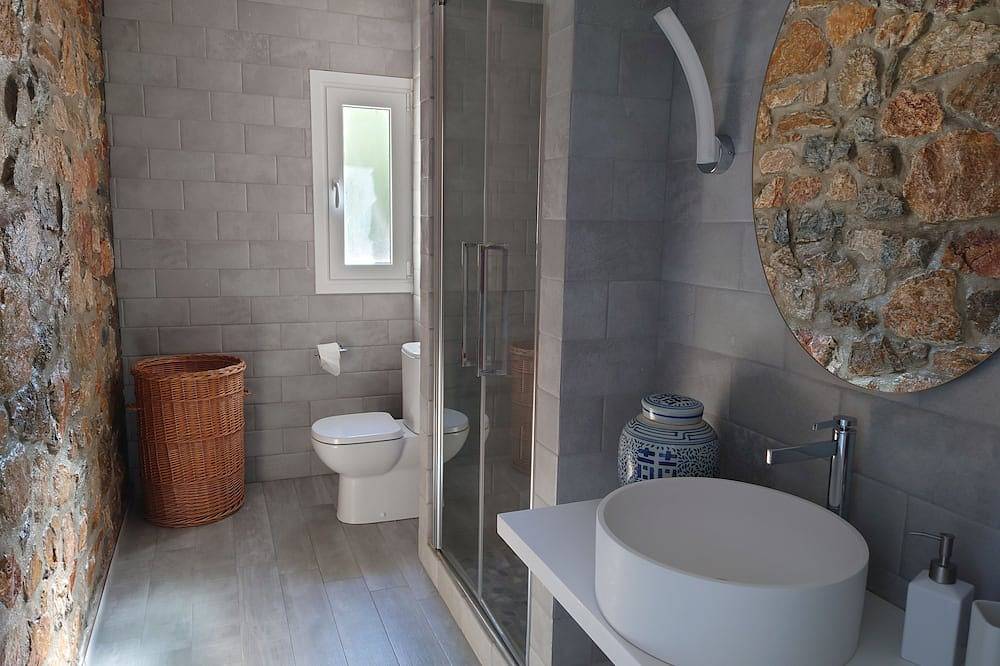Apartamento entero, 2 bedroom apartment above the Spa Town of Lanajron in Lanjarón, Provincia de Granada