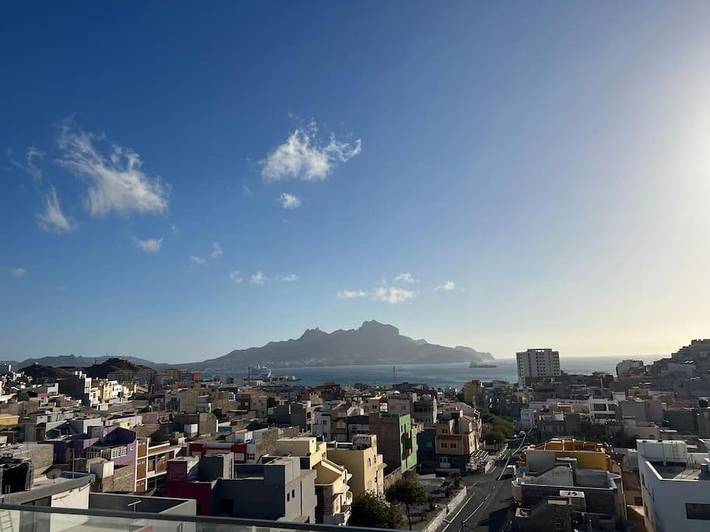 Gîte pour 6 personnes, avec vue ainsi que piscine et terrasse dans São Vicente