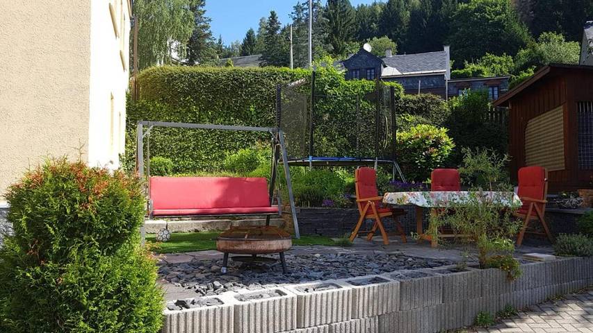 Ferienwohnung für 5 Personen, mit Terrasse und Garten sowie Sauna und Ausblick in Klingenthal