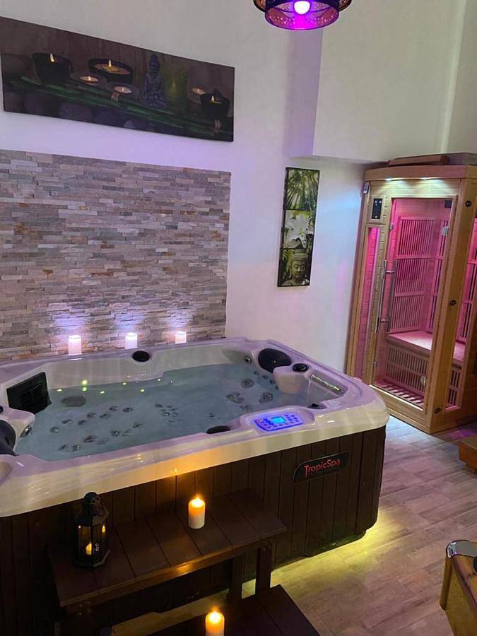 Appartement entier, Le Cosily jacuzzi et sauna privatif in Cuvilly, Oise