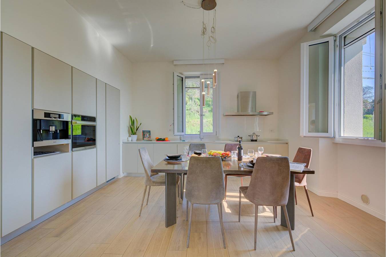 Villa La Rocca Mountain and Lake View in Taino, Lago Maggiore (Lombardei)